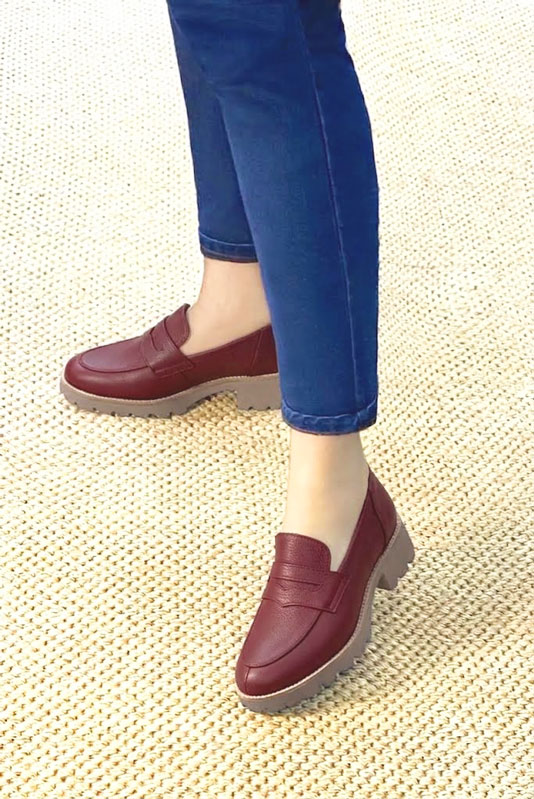 Dress loafers thick soles in burgundy red leather with round toe - Worn view